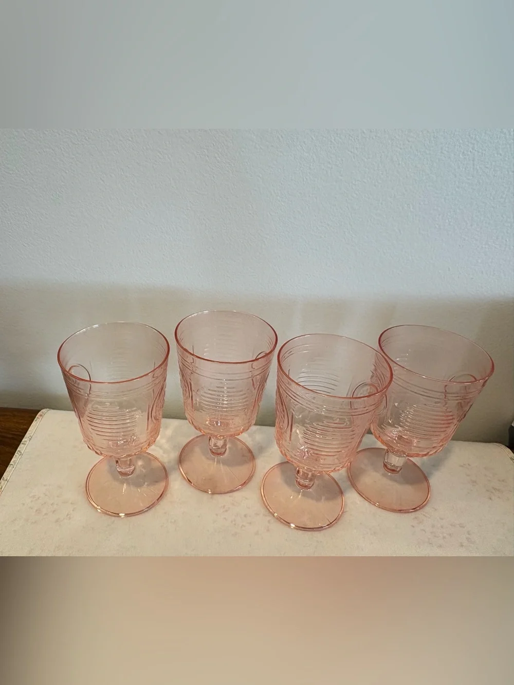 Bormioli Rocco Romantic Stemware Drinking Glass 4 Set 10.75 oz Pink NIB Unused
